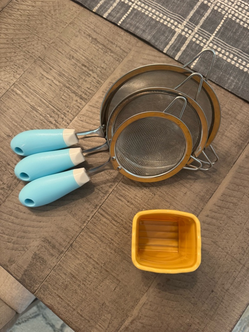 Kitchen Bundle. 3 strainers and 1 fruit slicer.